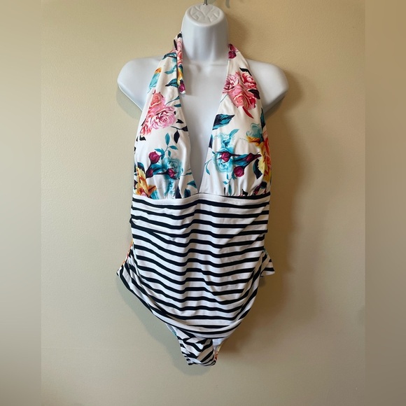Cupshe Plus Size 3X one piece Swimsuit Floral Stripe Pink Black NWT - Picture 8 of 8